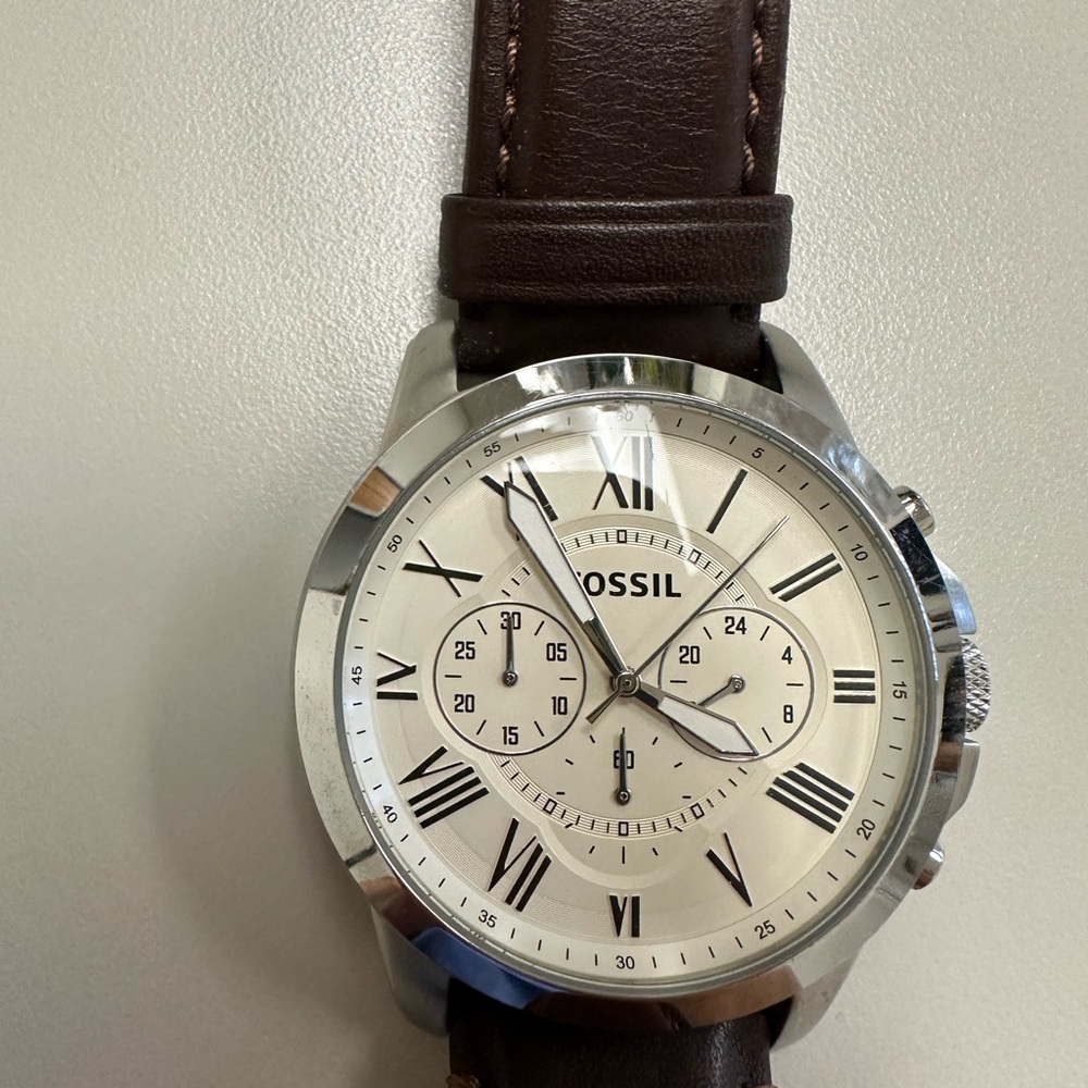 Fossil men’s watch.  MAKE AN OFFER!  Gently used.  Needs a battery.